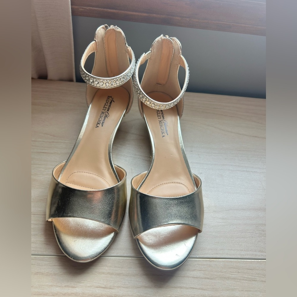 American Glamour Badgley Mischka silver ankle strap sandals